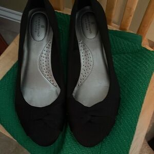 Bandolino Satin Pumps. Worn only 1x.Excellent condition. 8 1/2 medium
